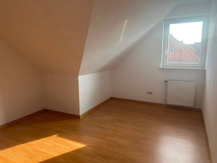 Attention singles & couples: 2-room attic apartment with open kitchen – Ansicht III: Schlafzimmer