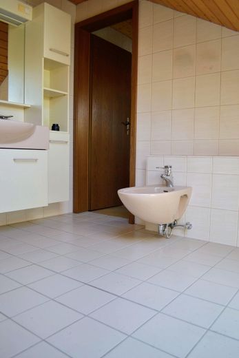 Centraal in Goldbach met veel ruimte voor het hele gezin – Badezimmer DG