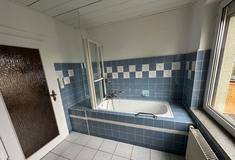 Eigenheim am SW-Stadtrand mit schönem Garten – EG Bad