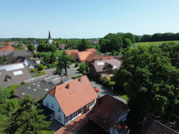Historische Architektur mit Raum für Visionen – Vogelperspektive Wohnhaus