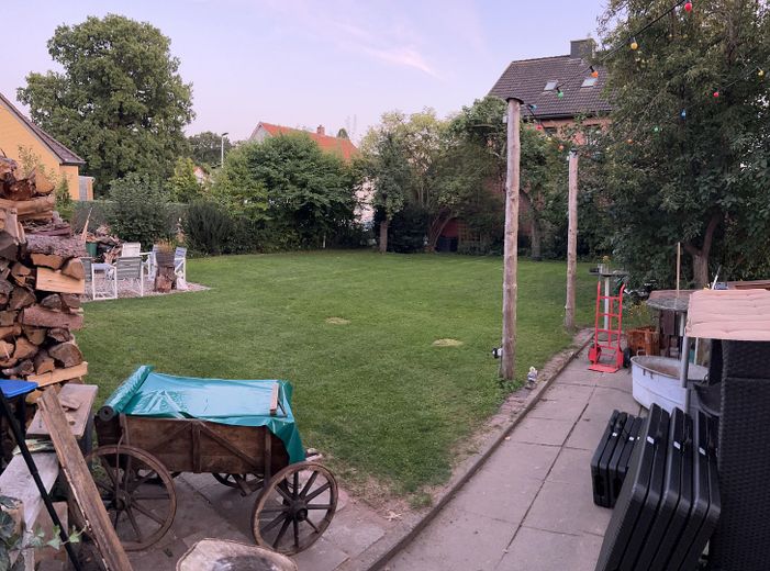 Ein Zuhause mit Geschichte, Stil und modernem Wohnkomfort*Provisionsfrei* – Blickk in den Garten links
