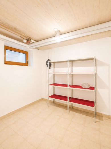 Bahçeli ve çift garajlı müstakil 6 odalı ev – komisyonsuz – Abstellraum im Keller