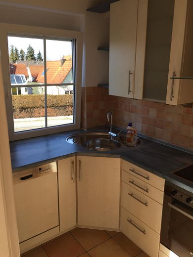 Moderne 3-Zimmer Wohnung mit Balkon, EBK und Garage – Küche
