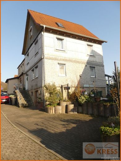 DHH mit kleinem Garten, zwei PKW-Stellplätzen, sonnigem Balkon und ruhiger Lage in Schlüchtern-Elm. – Bild 2