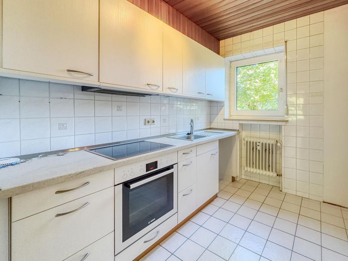 EG-Wohnung - Traumhafte Lage am Stadtpark mit Südbalkon – Separate Küche mit viel Platz