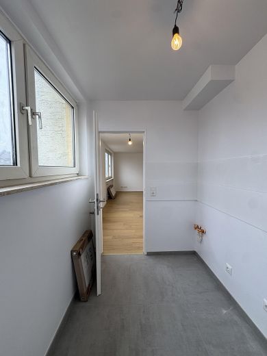Erstbezug nach Sanierung. Sehr Helle 2 Zimmer Wohnung mit Einbauküche – Photo 14