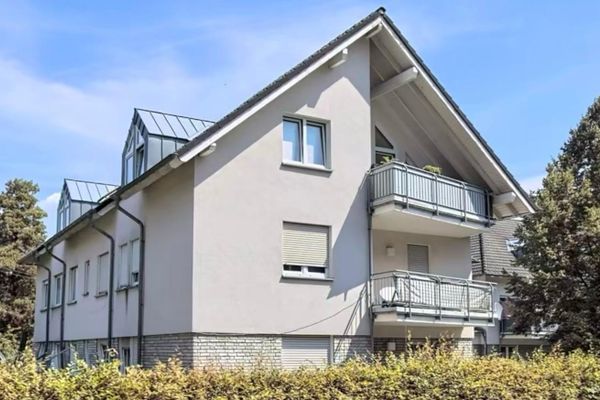 Freundliche 3-Zimmer-Dachgeschosswohnung mit Balkon und Stellplatz