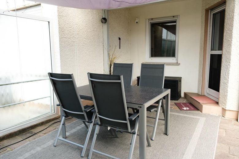 Gemütliches & bezugsfertiges Reihenmittelhaus in ruhiger, zentraler Lage von Senden Ay – Terrasse