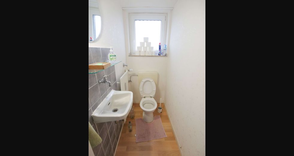 Stilvolle, gepflegte 3-Raum-Wohnung mit Balkon in Ac-Forst, WG-geeignet – Gäste WC