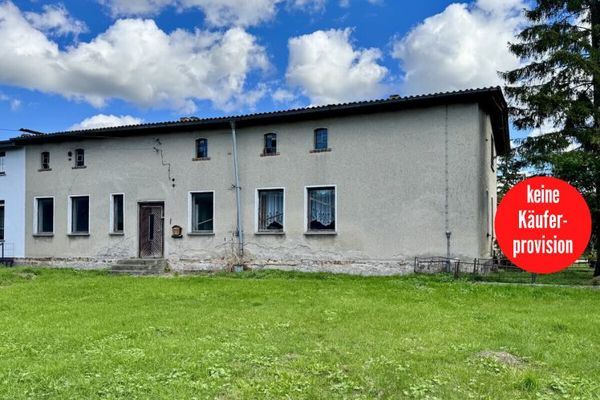 HORN IMMOBILIEN ++ Polzow'da çift garajlı ve ahırlı, tadilat gerektiren ev