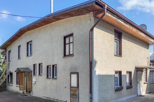 Haus mit großem Grundstück und Potenzial