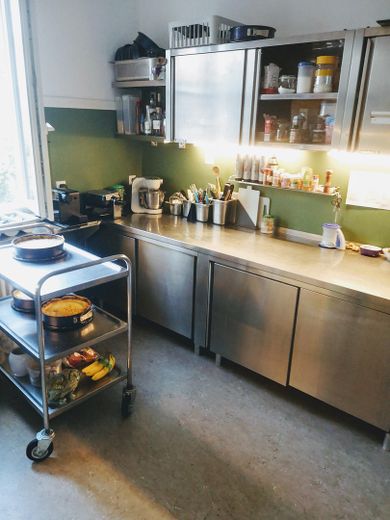 Alojamiento Moselsteig: 6 apartamentos vacacionales, cafetería y vivienda del operador con vistas al Mosela – Spülküche