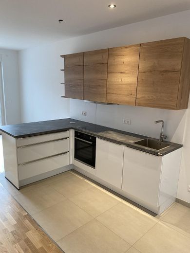 Wohnen am See in der Natur: Moderne Wohnung mit Terrasse und Garten – Foto 6