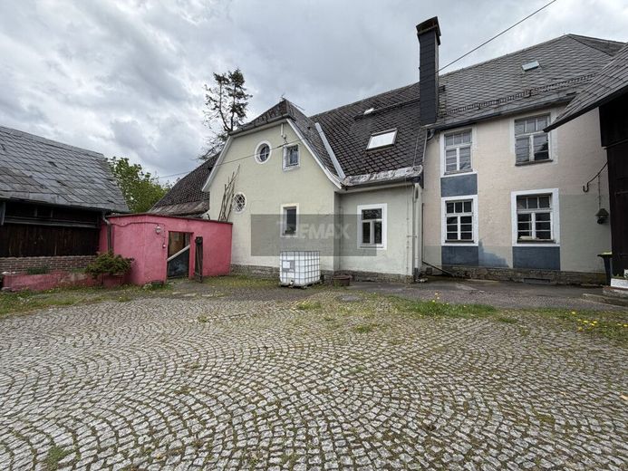 Außergewöhnliches Anwesen mit Wohnhaus, Maisonettewohnungen, Garagenhof und Entwicklungspotenzial – Bild 3