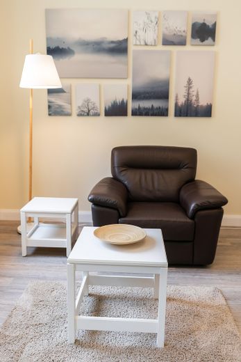 Мебльована 1-кімнатна квартира Aachen-Burtscheid, відремонтована | Furnished Apartment – Schlaf- & Wohnbereich