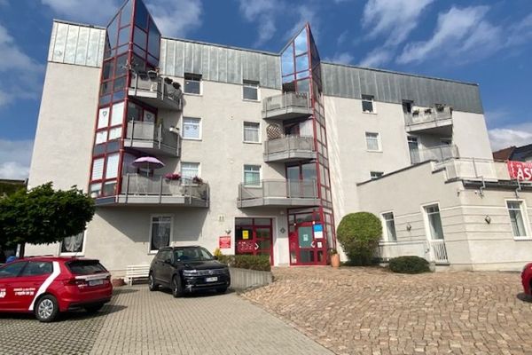 Appartamento di 2 locali con balcone, ascensore, custode