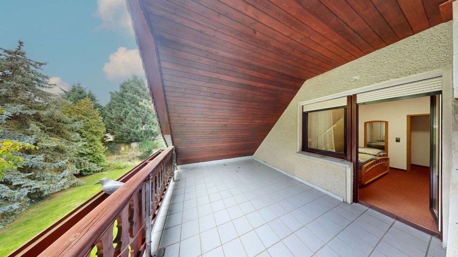 Ungestörtes Leben auf idyllischem Grundstück mit Teichen &amp; traumhaftem Einfamilienhaus bei Staßfurt – Balkon Schlafzimmer 1