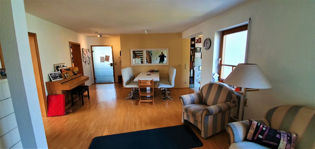 Viel Platz für die Familie am Marienbergpark – 160 m², 6 Zimmer, 2 Bäder, Südbalkon & Garage – Wohnen und Essen