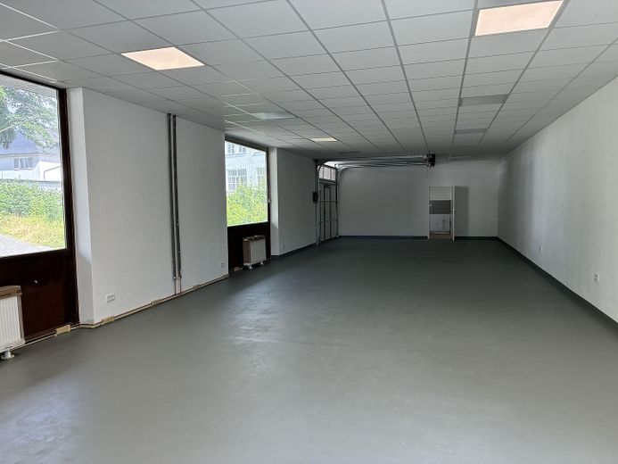 Modernized commercial hall with office in Remscheid – Foto 3