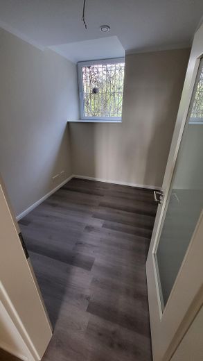 Top ground-floor 5-room KfW apartment with kitchen and balcony in a prime location in Wiesbaden Mitte – Zimmer 3