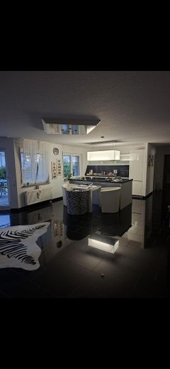 Barrierefreie, lichtdurchflutete 2,5 Zimmer Wohnung mit großem Garten – Foto 3