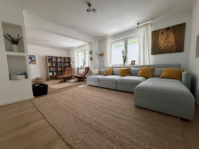 Saniertes EFH in Sasel – Garten, viel Platz, Wald-Nähe – Wohnzimmer EG