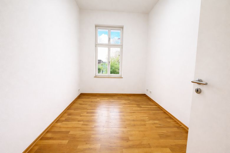 Herrschaftliche Hochparterrewohnung mit Terrasse, Kamin, Carport, in ruhiger Lage – Arbeitszimmer