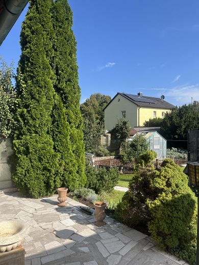 Zweifamilienhaus auf 819 qm Traumgrundstück – Blick von der Terrasse 