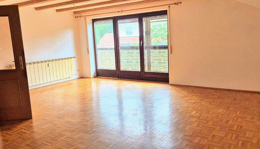 Lichtdurchflutetes Wohnzimmer