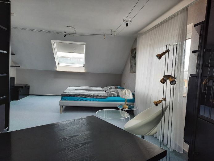 Sehr gepflegtes 4-Familien-Wohnhaus mit großem Gartengrundstück in Top Wohnlage von CR – DG Wohnung 1 Studio