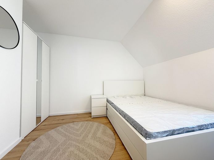 Ihr neues Zuhause direkt am Uni Gelände! Möbliert, Strom inklusive, sofort einziehen! – Zimmer