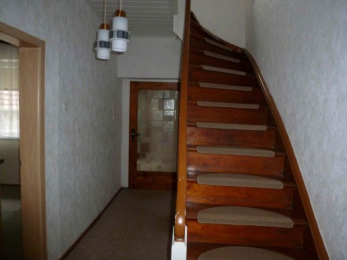 Doppelhaushälfte mit Nebengebäude und Grundstück in Waldnähe – 09 P1070675k