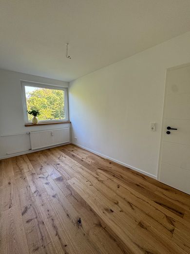 Appartement lumineux de 3 pièces – entièrement rénové & avec balcon – Kinderzimmer