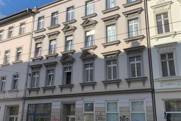 NUOVO-Monolocale mansardato ristrutturato con laminato e bagno con vasca in posizione centrale!