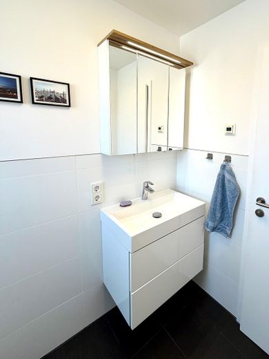 Helle 4-Zi.-Wohnung mit 2 Balkonen & Stellplatz – modernisiert, Süd-West – Badezimmer