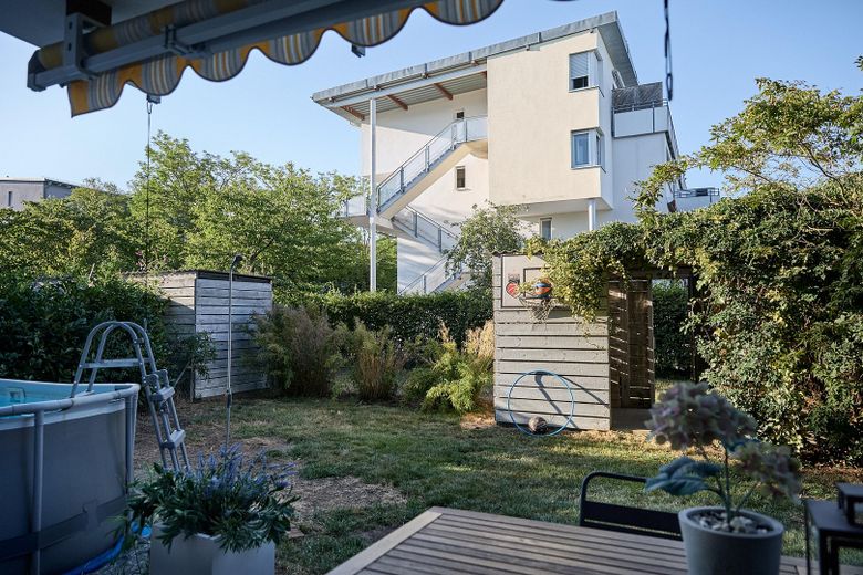 Highlight im Röthelheimpark - bezugsbereit, 4 Zimmer, großer Garten mit Pool – Blick in den Garten
