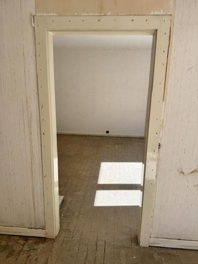 2 locali con balcone a Karlsruhe-Mühlburg – Ideale per inquilini con abilità manuali – Durchgang von Zim. 1 in Zim.2