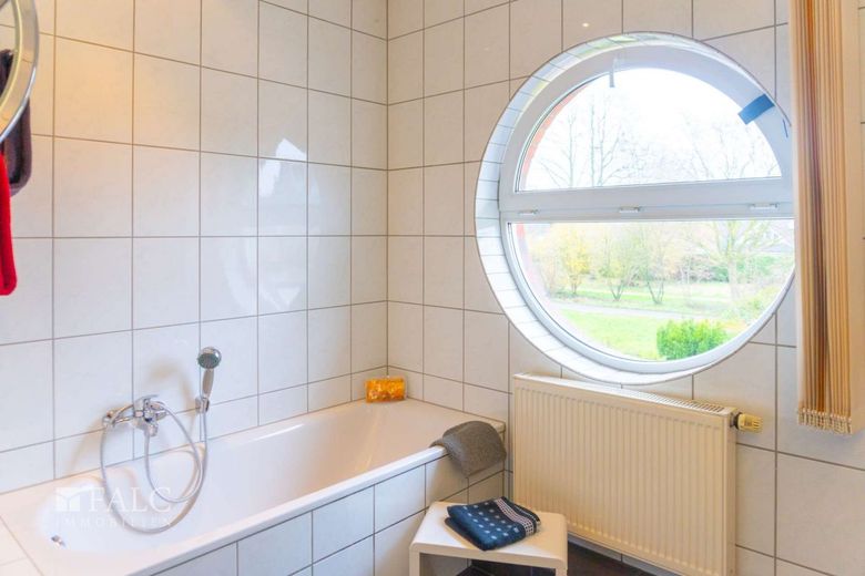 Stilvolles Einfamilienhaus in familienfreundlicher Lage ! – Badezimmer