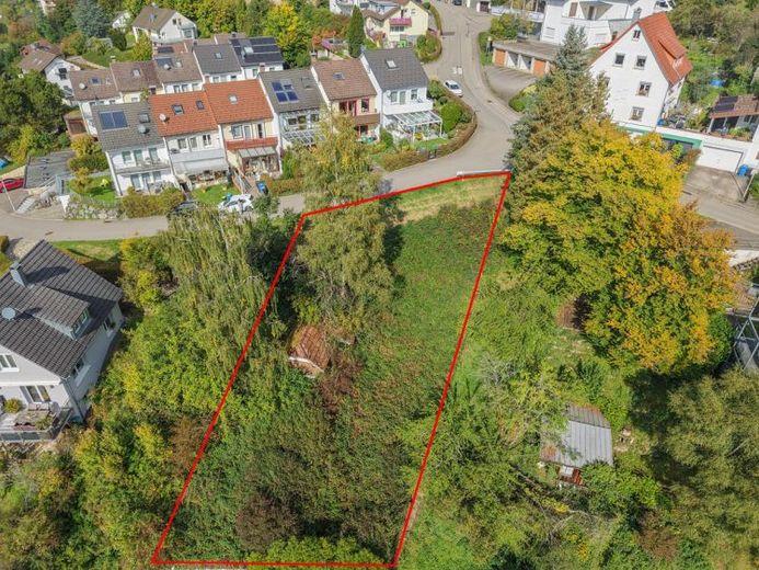 Sonnengrundstück mit Aussicht in ruhigem und bevorzugtem Wohngebiet zu verkaufen! – Foto 1
