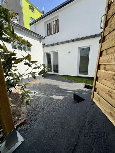 Exklusives Hinterhof-Loft mit Garten, Terrasse & Galerie | Erstbezug | Flingern – Exklusiver Zugang Außenbereich