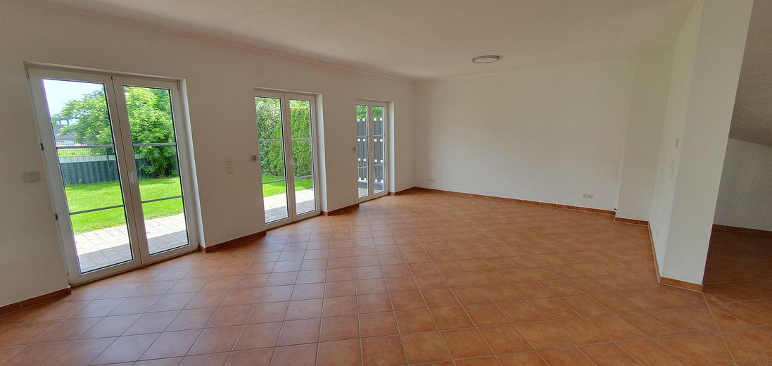 Helle, moderne Doppelhaushälfte in ruhiger Ecklage – sofort bezugsfertig! – Wohn-/Esszimmer