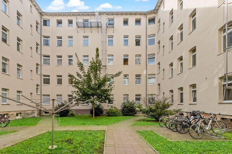 Perfekte Lage, Perfektes Zuhause: Gemütliche 2-Raumwohnung mit Erstklassiger Infrastruktur – Innenhof