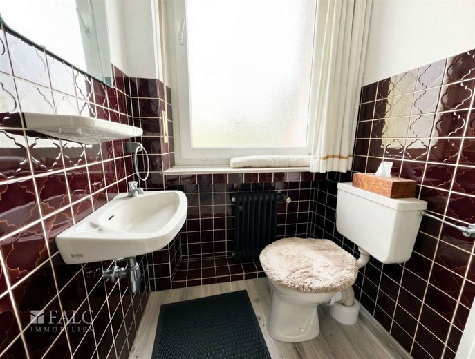 Zwei Chancen. Eine Adresse - attraktive Gewerbeeinheit mit separater Wohneinheit – Badezimmer