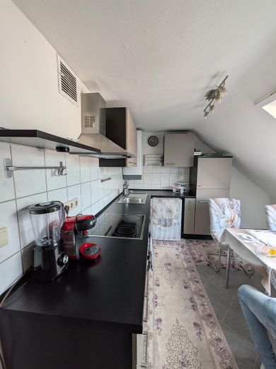 6,5 % Rendite - zuverlässig vermietete DG-Wohnung in Senden – Küchen/Essbereich