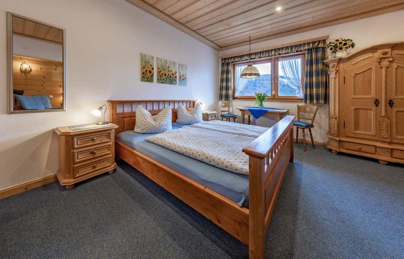 Appartement meublé d’une pièce dans un emplacement privilégié au bord du Schliersee – location de 1 à 6 mois – Wohn/Schlafzimmer