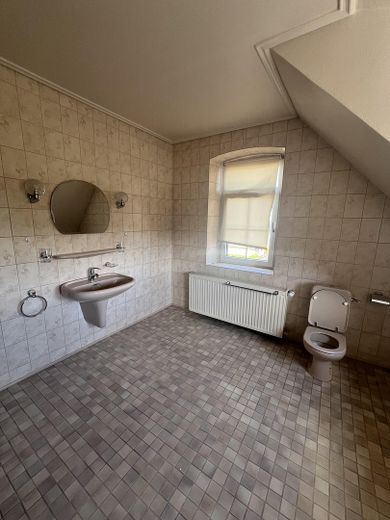 Bad inkl. Dusche und Wanne