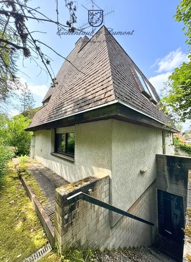 Einfamilienhaus mit ELW, tolles Grundstück mit Panoramablick über Saarbrücken – Seitenansicht
