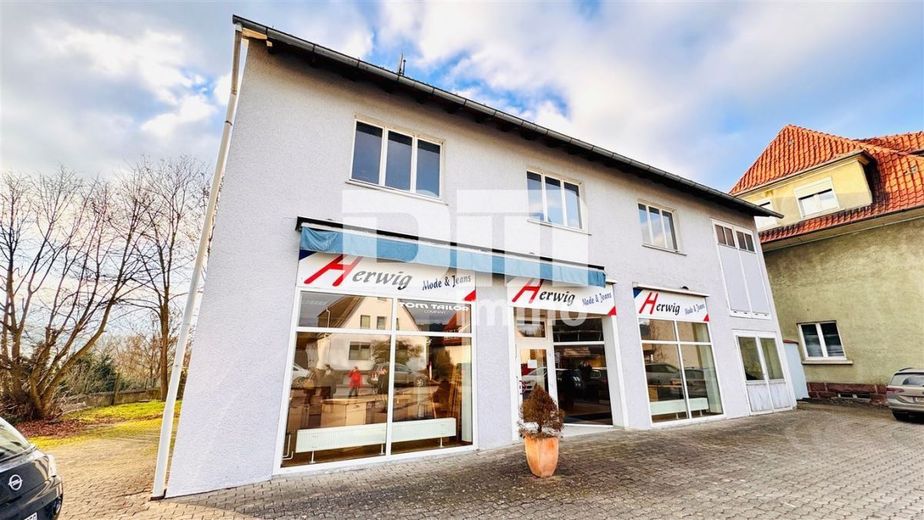 (R)eserviert!Laden-/Büro-/Lagerkomplex 
mit 300 m² Nutzfläche und Parkflächen – Frontansicht Titel