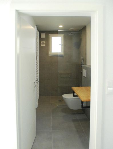 Seltene Gelegenheit: Komplettes Haus zur Miete – Erstbezug nach Sanierung & provisionsfrei – EG – Bad mit Dusche