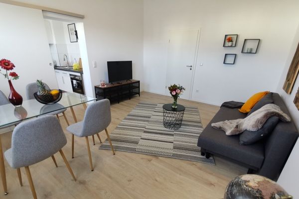Helle, neu sanierte und möblierte Wohnung in zentraler Lage, mit W-LAN, Parkplatz-Anmietung möglich!